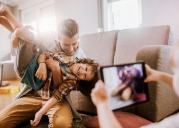 How to Dress for Family Photos: A Simple Guide