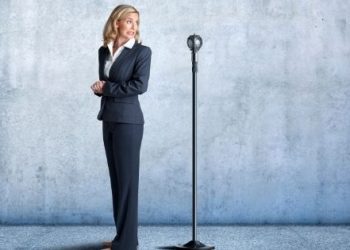 How to Get Over the Fear of Public Speaking? 3 Methods That Work