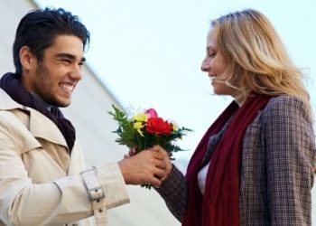 How to Choose the Best Flowers for Girlfriend - 5 Romantic Flower Types