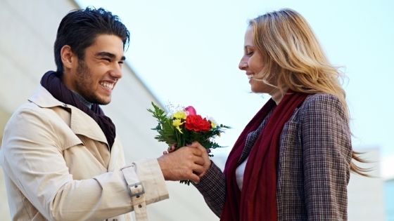 How to Choose the Best Flowers for Girlfriend - 5 Romantic Flower Types