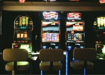 Should I Always Bet the Same Amount in an Online Slot Game