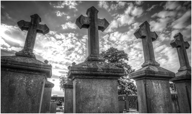 Headstone vs. Tombstone: What Are the Differences