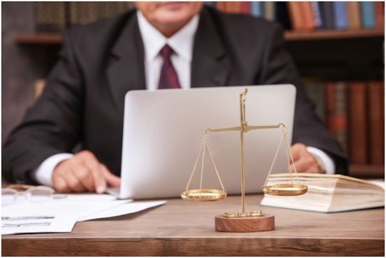 Top 5 Benefits of Hiring a Lawyer for Small Business