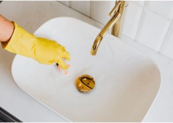 5 Safe Ways to Clean Your House Drains