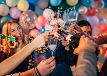 Places in Sydney to eat & drink with an escort