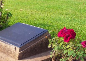 Is It Cheaper to Buy a Headstone Online