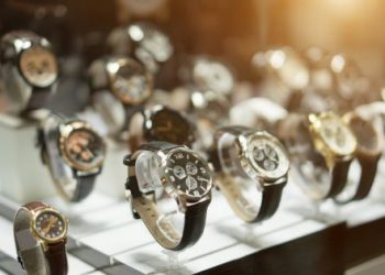 Do you Pay Attention to the Right Things When Purchasing a Luxury Watch?